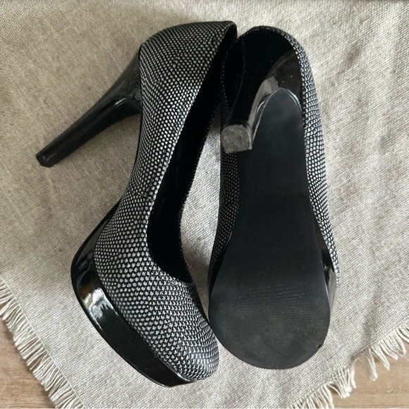 Calvin Klein Kendall Black Platform pumps Heels size 7 - Picture 4 of 12